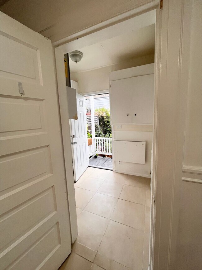 Building Photo - Large, Beautiful Home near Dolores Park!