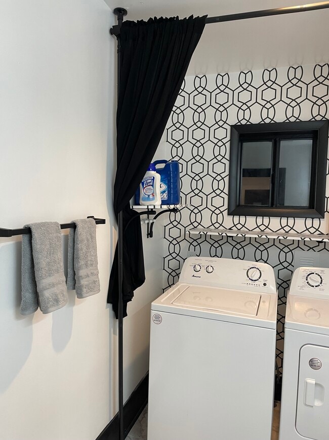 Building Photo - 53 Lincoln Ave W