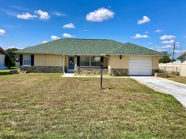 Primary Photo - Available Now! 2 bedroom, 1.5 bath home wi...