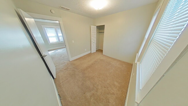 Building Photo - " 2-Bed Oasis in Heart of Royal Oak – Cozy...