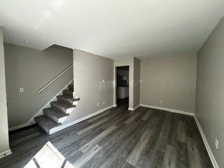 Building Photo - Now Leasing 2 bed 1 Bath Townhome North Columbus (Ambleside Commons)