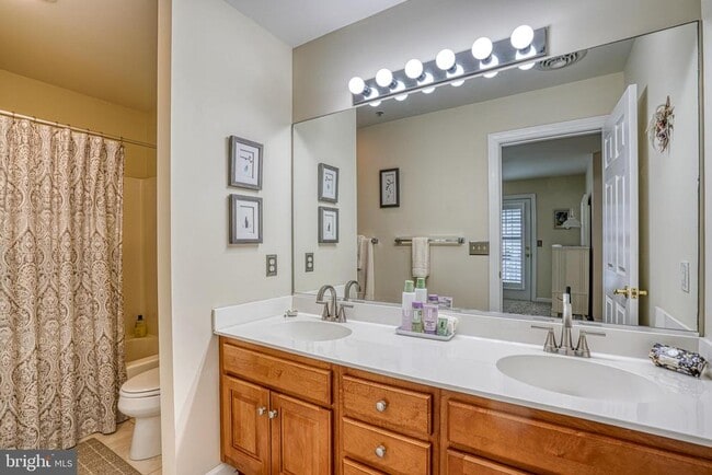 Building Photo - 28463 Pinehurst Cir