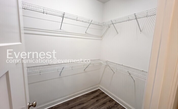 Building Photo - 5347 Roosevelt Rd