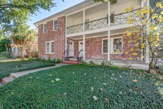 Building Photo - 1741 Wroxton