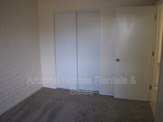 Building Photo - 7631 E Apple Tree Dr