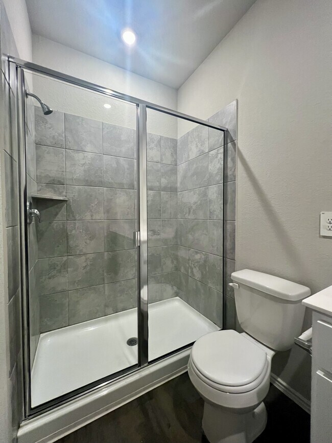 Building Photo - 596 Jennifer Wy