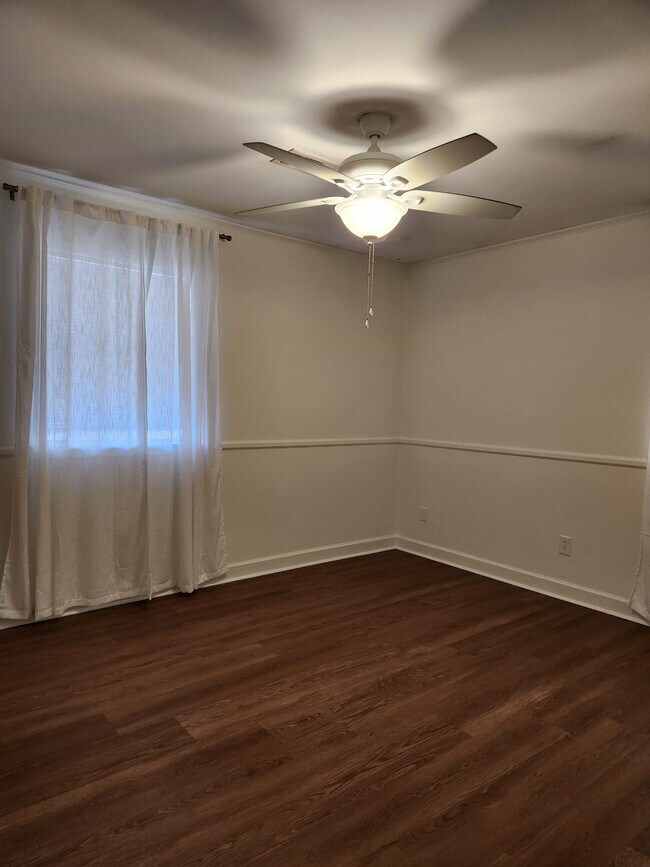 Building Photo - 117 Roberts Cir