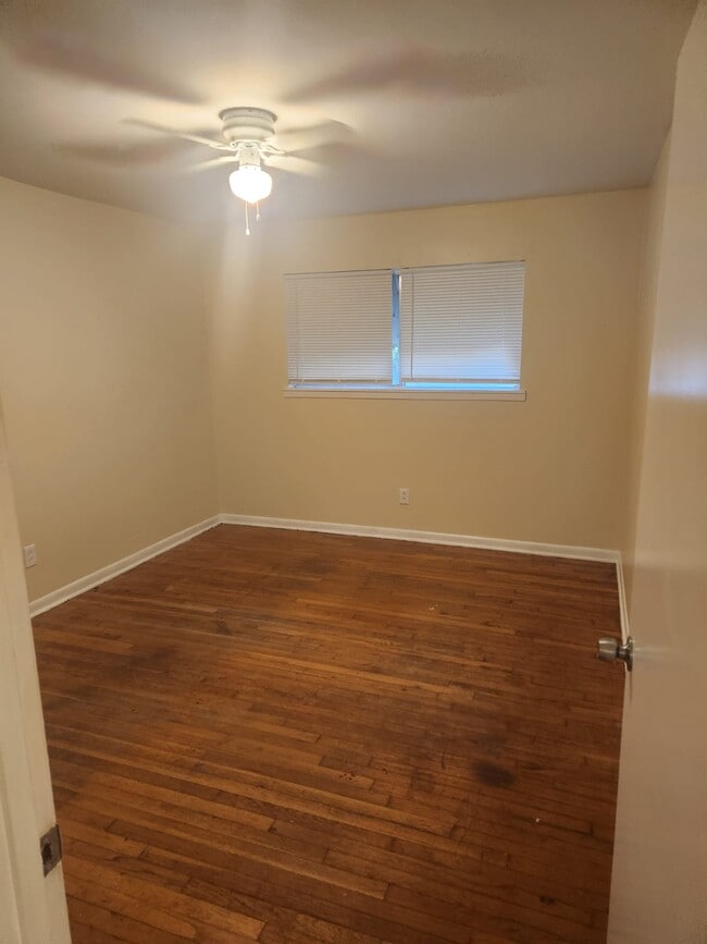 Building Photo - 615 S 1st St