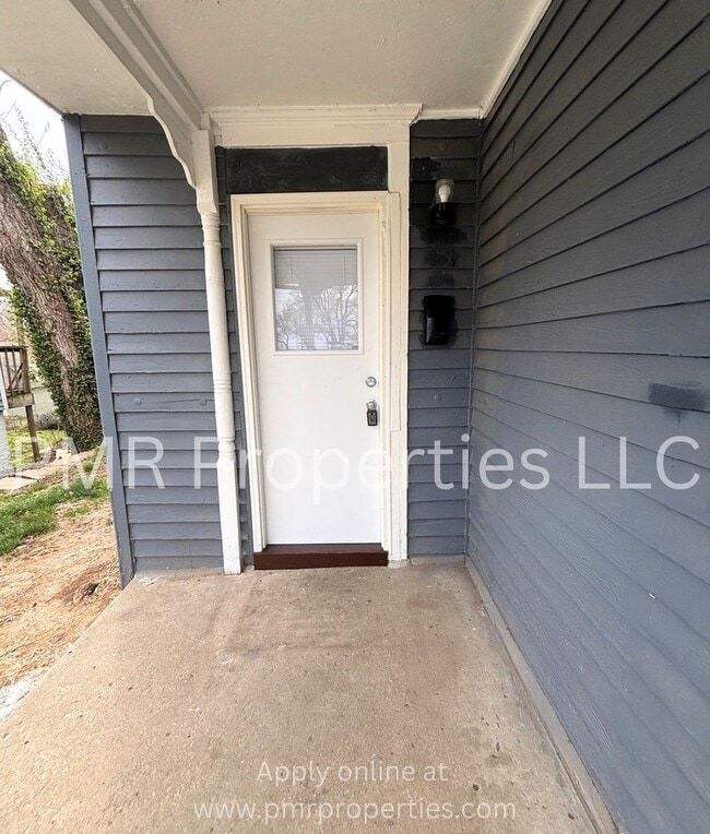 Building Photo - 2 Bedroom/ 1 Bathroom House