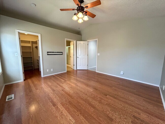 Building Photo - Gorgeous 5 bedroom 3 bathroom Home In Eagle