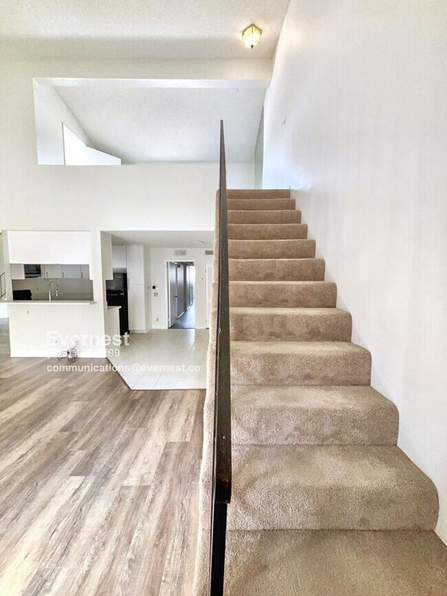 Building Photo - Lovely 2-Bed, 2-Bath Condo with Great Loca...