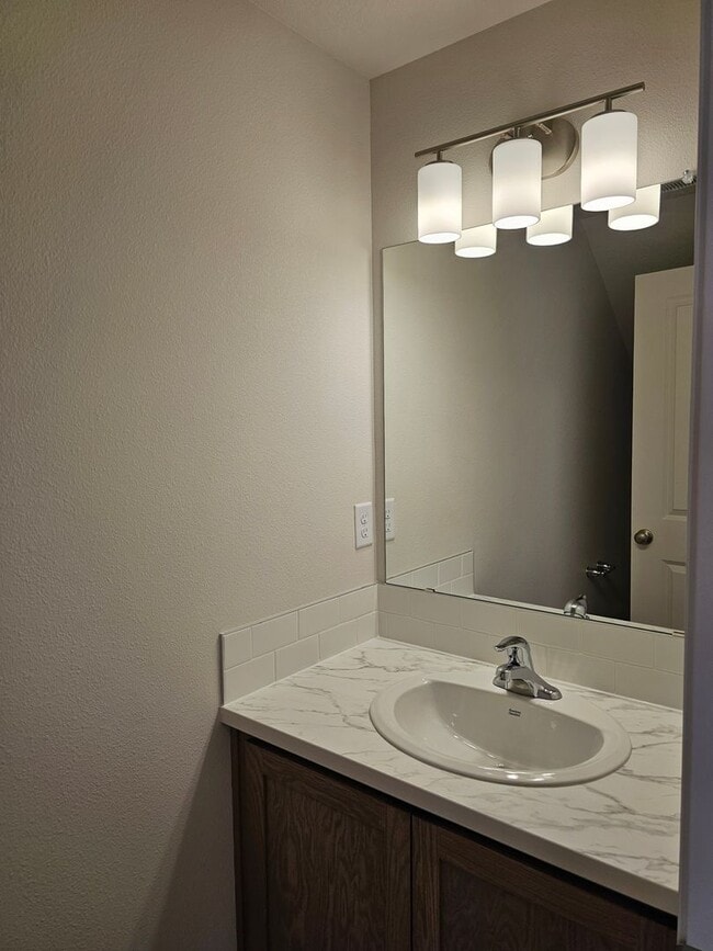 Building Photo - Brand New 3 Bed / 2.5 Bath Duplex – Available Now!