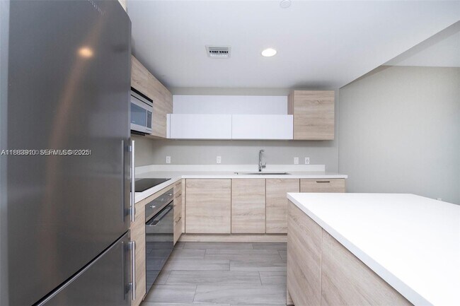 Building Photo - 16385 Biscayne Blvd