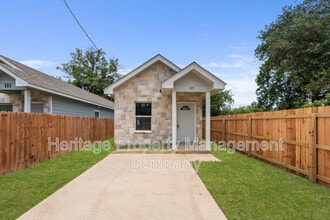 Building Photo - 109 Remolino