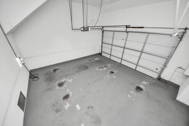 Building Photo - 4005 Woodshire Vlg Ests
