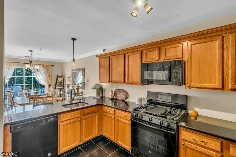 Building Photo - 10 Dudley Ct