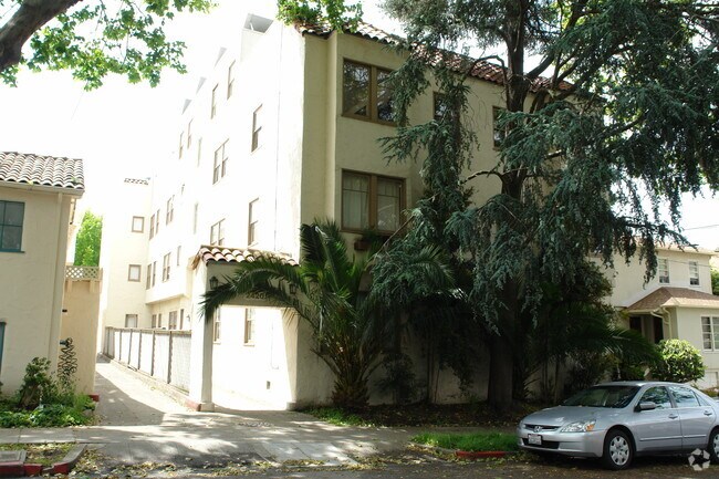 Primary Photo - 2420 Virginia St