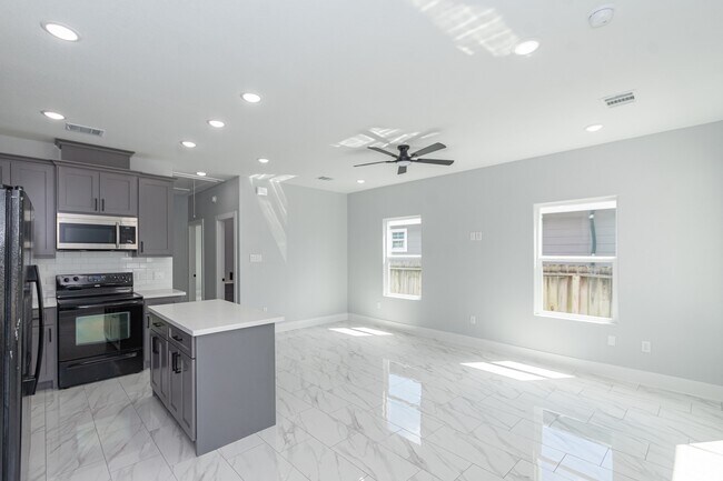 Building Photo - 6513 Avenue B