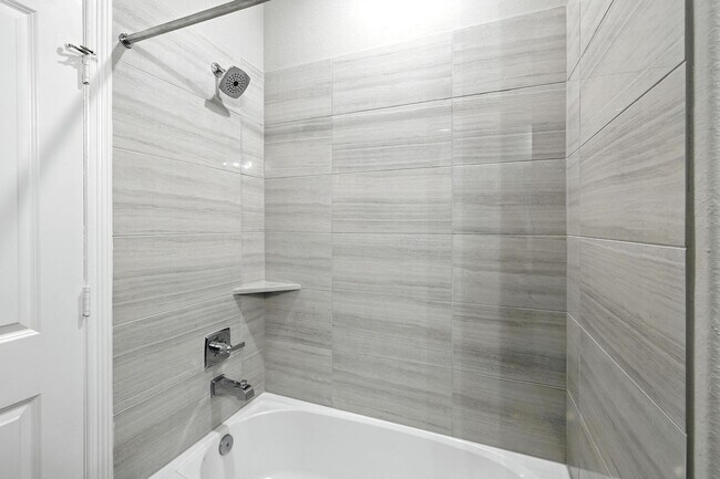 Building Photo - 1610 Rosedale Dr