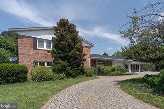Building Photo - 610 Valley Brook Dr