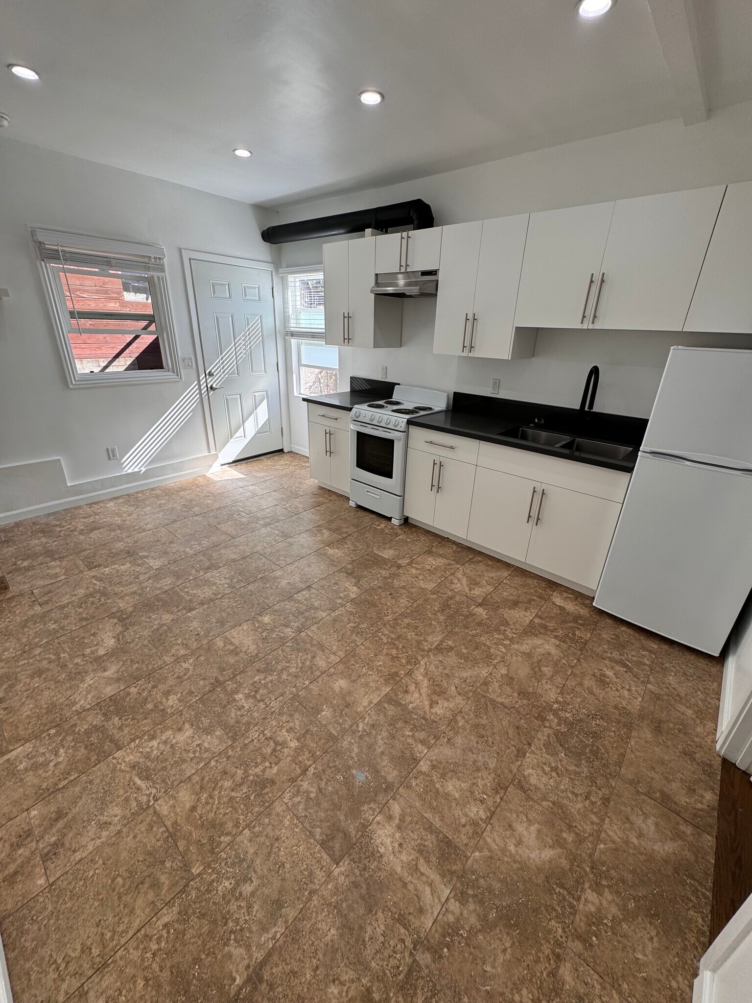 Building Photo - 1726 Bryn Mawr Ave