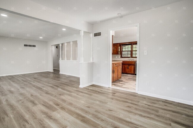 Building Photo - 8435 E 56th Terrace