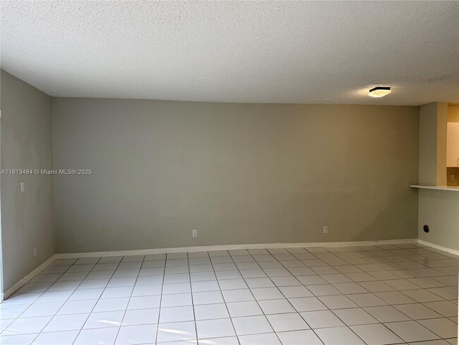 Building Photo - 17432 SW 140th Ct