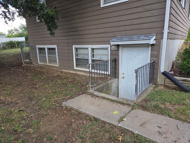 Building Photo - 1607 Highridge Dr