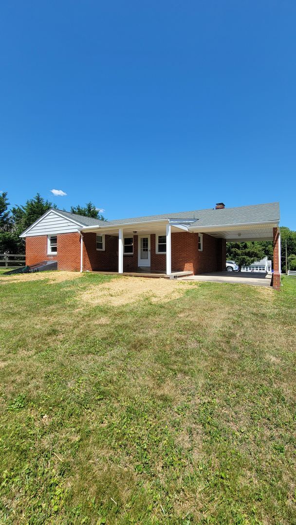 Building Photo - Charming Single Family Home For Rent