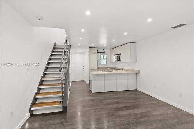 Building Photo - 3130 Bird Ave