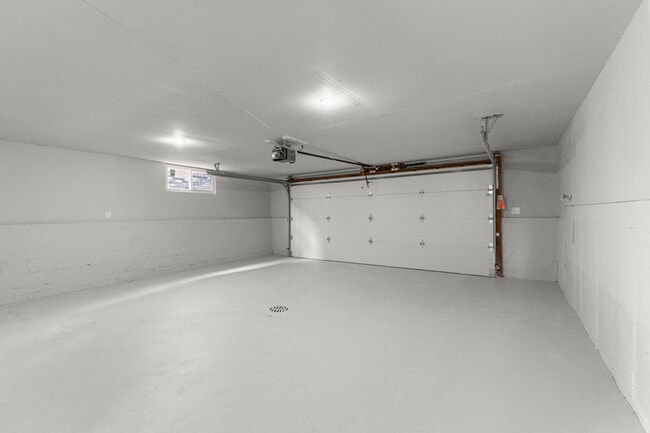 Building Photo - 367 Shore Dr