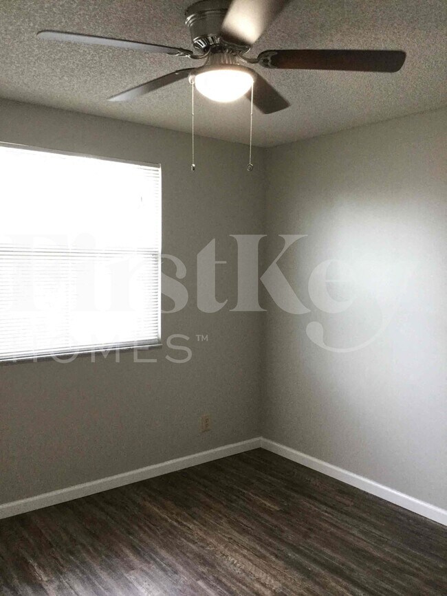 Building Photo - 3085 Lighthouse Pl