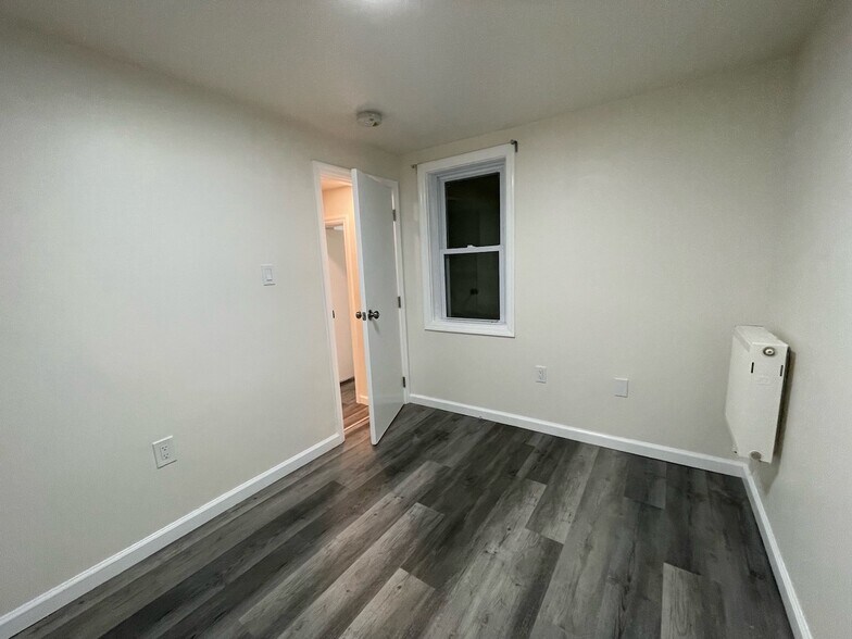 Building Photo - 84 Mearns Ave