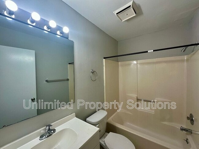 Building Photo - 205 Sunn Aire Ct