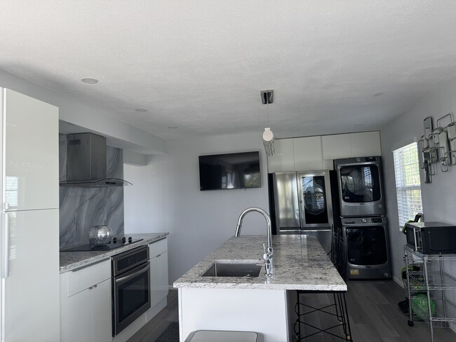 Building Photo - 16100 Redington Dr