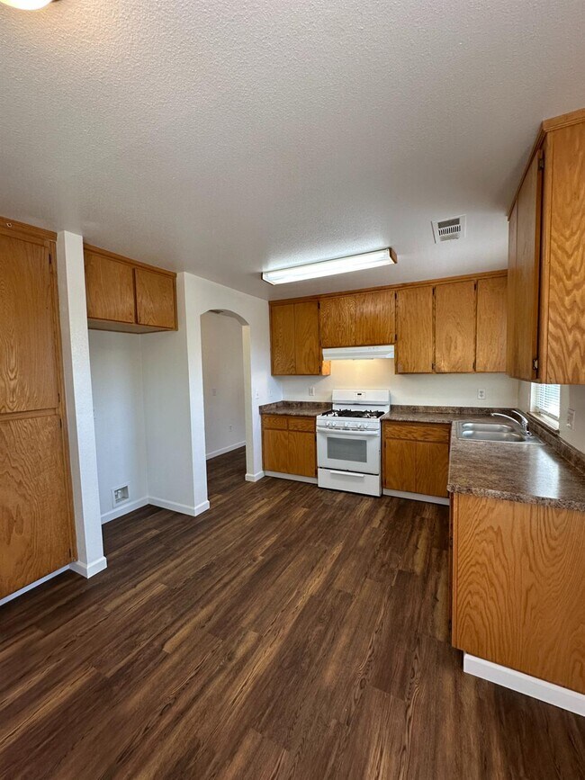 Building Photo - 2253 N San Pablo Ave