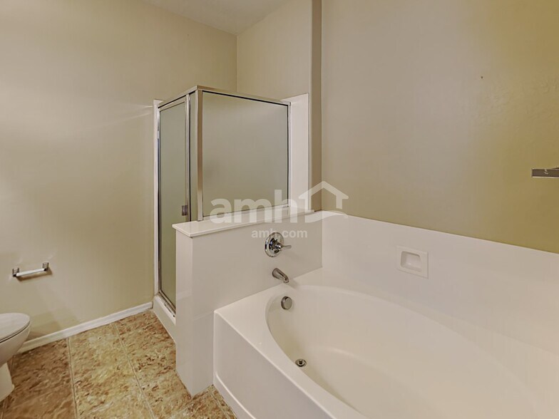 Building Photo - 2548 W Spencer Run