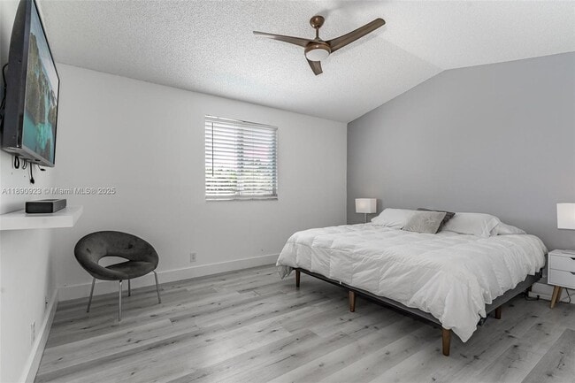 Building Photo - 925 Briar Ridge Rd