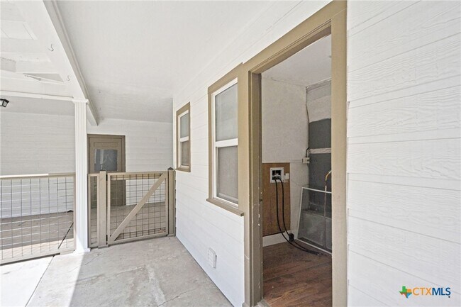 Building Photo - 671 W Merriweather St