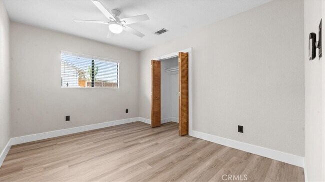 Building Photo - 943 N Orange Ave