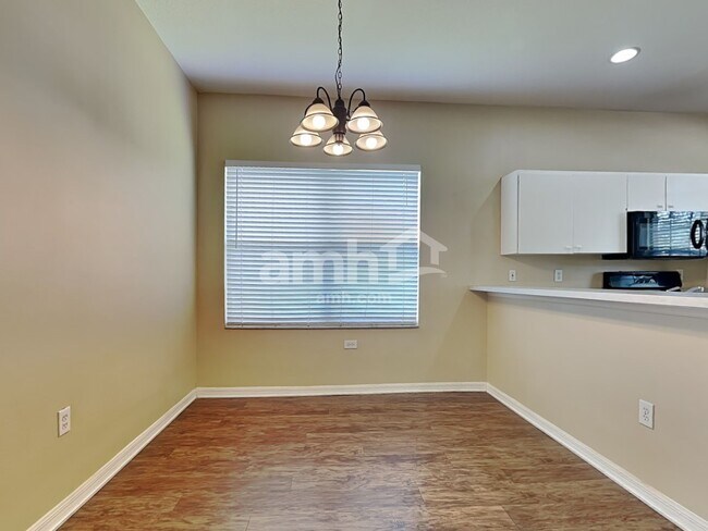 Building Photo - 7044 Monarch Park Dr