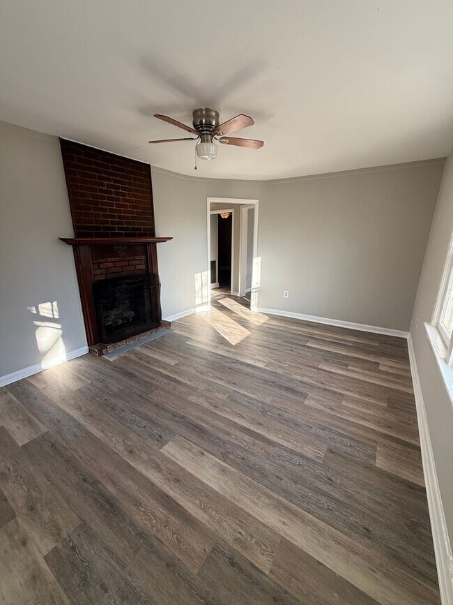 Building Photo - Updated 2 Bedroom, 1 Bathroom Rental with Bonus Room – Rossville, GA