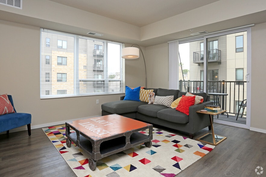 2BR, 2BA - Struck - Grain Belt