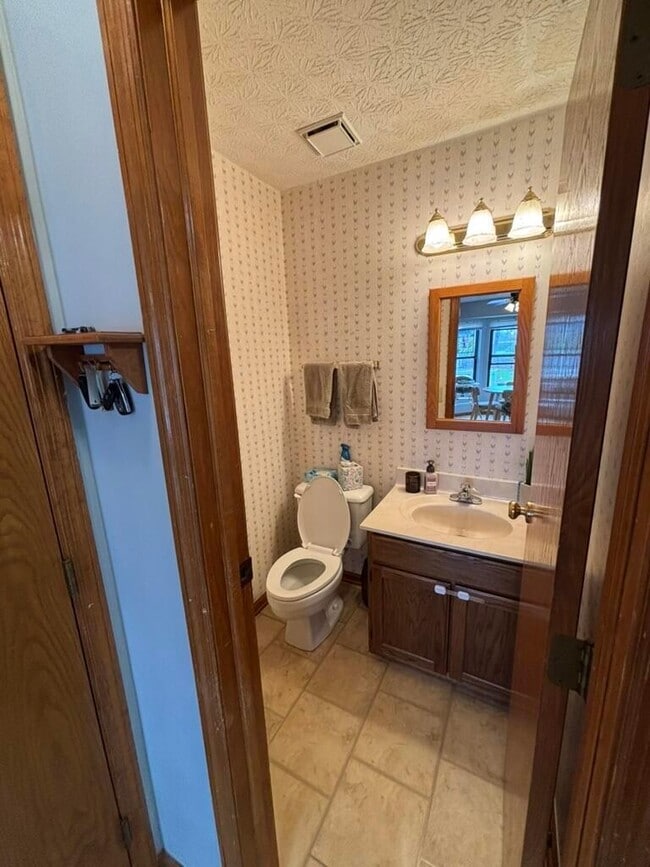 Building Photo - 615 Ozem Gardner Way