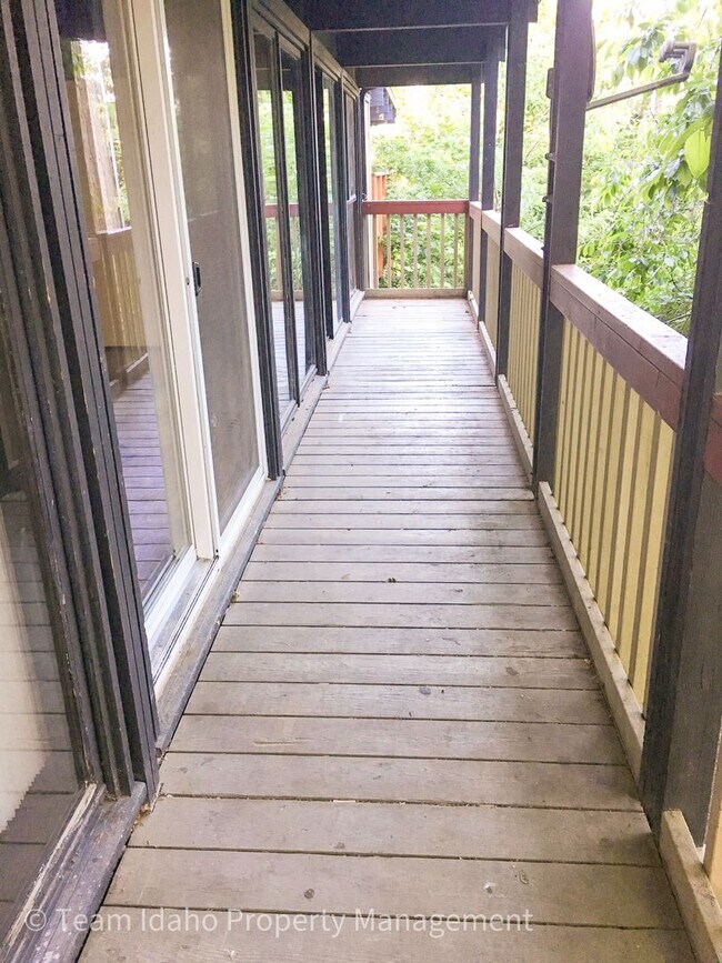 Building Photo - Taylor Ave Tri-Plex