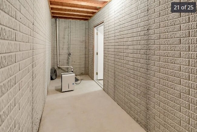 Building Photo - Newly Remodel 3 bed house - Rent $3k per m...