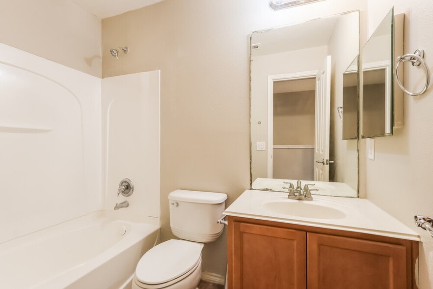 Building Photo - 23611 Twisting Falls Dr