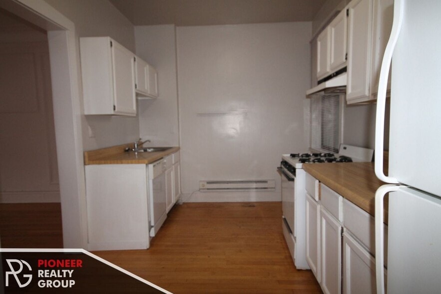 Building Photo - 1025 Dempster St