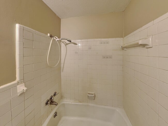 Building Photo - 3328 Shuster Cove