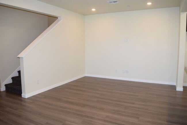 Building Photo - 3280 Chickadee Ct